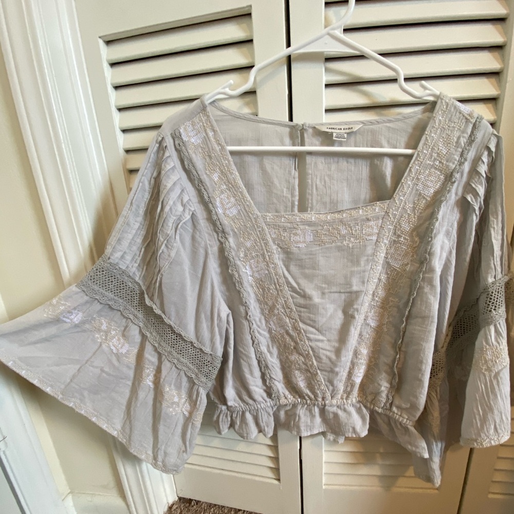 American Eagle size M crop top shabby chic